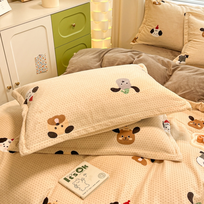 91家纺网 家纺一手货源 找家纺 慕尚家纺 2025新款高克重田园花卉类加厚牛奶绒3.5kg四件套 开心狗