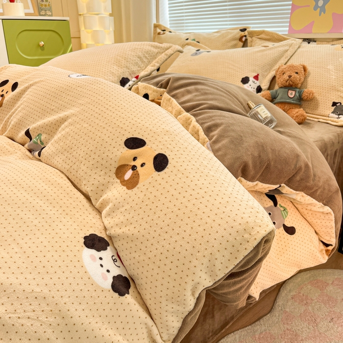 91家纺网 家纺一手货源 找家纺 慕尚家纺 2025新款高克重田园花卉类加厚牛奶绒3.5kg四件套 开心狗