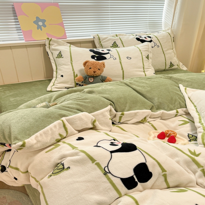 91家纺网 家纺一手货源 找家纺 慕尚家纺 2025新款高克重田园花卉类加厚牛奶绒3.5kg四件套 快乐熊猫