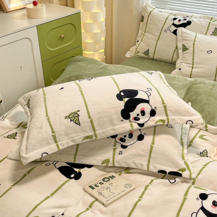 91家纺网 家纺一手货源 找家纺 慕尚家纺 2025新款高克重田园花卉类加厚牛奶绒3.5kg四件套 快乐熊猫