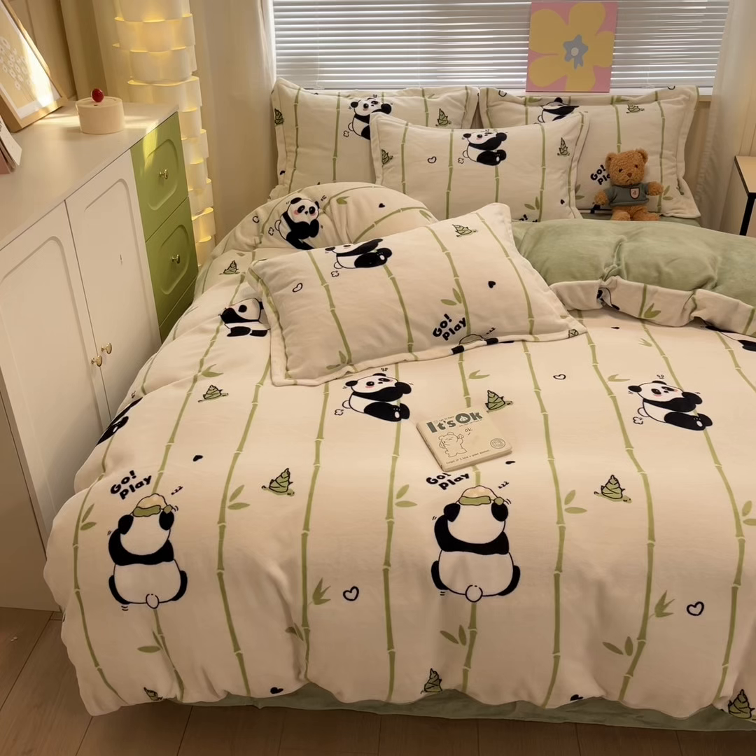 91家纺网 家纺一手货源 找家纺 慕尚家纺 2025新款高克重田园花卉类加厚牛奶绒3.5kg四件套 快乐熊猫