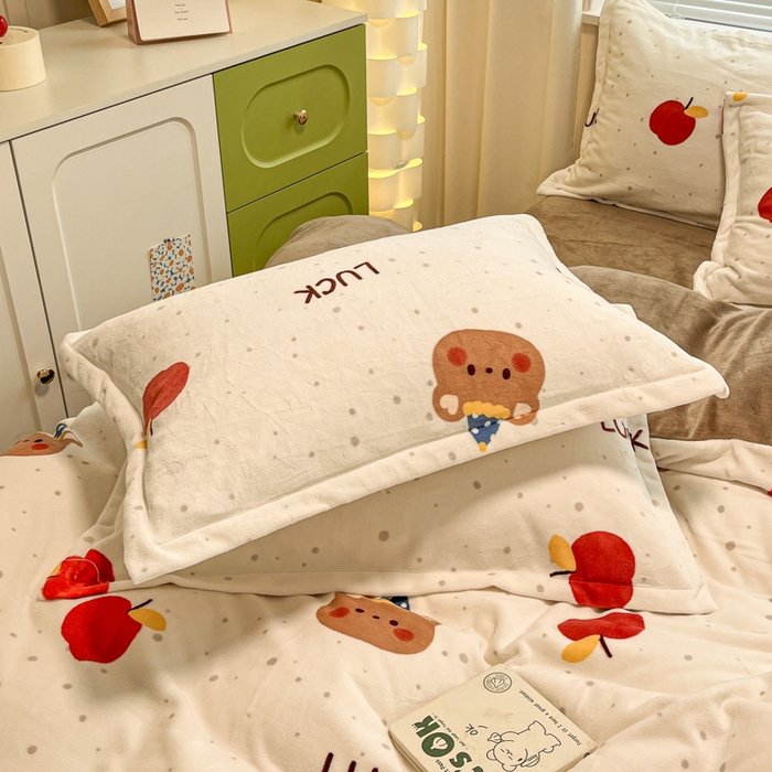 91家纺网 家纺一手货源 找家纺 慕尚家纺 2025新款高克重田园花卉类加厚牛奶绒3.5kg四件套 苹果小熊