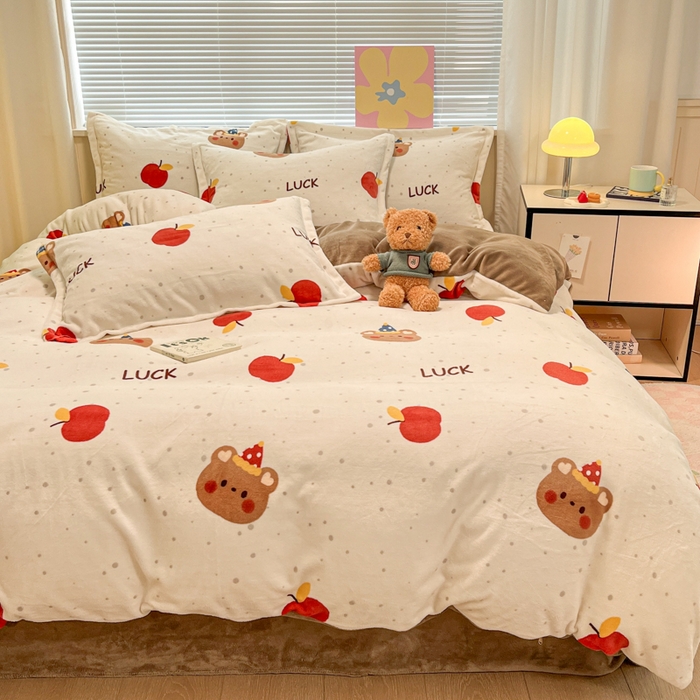 91家纺网 家纺一手货源 找家纺 慕尚家纺 2025新款高克重田园花卉类加厚牛奶绒3.5kg四件套 苹果小熊