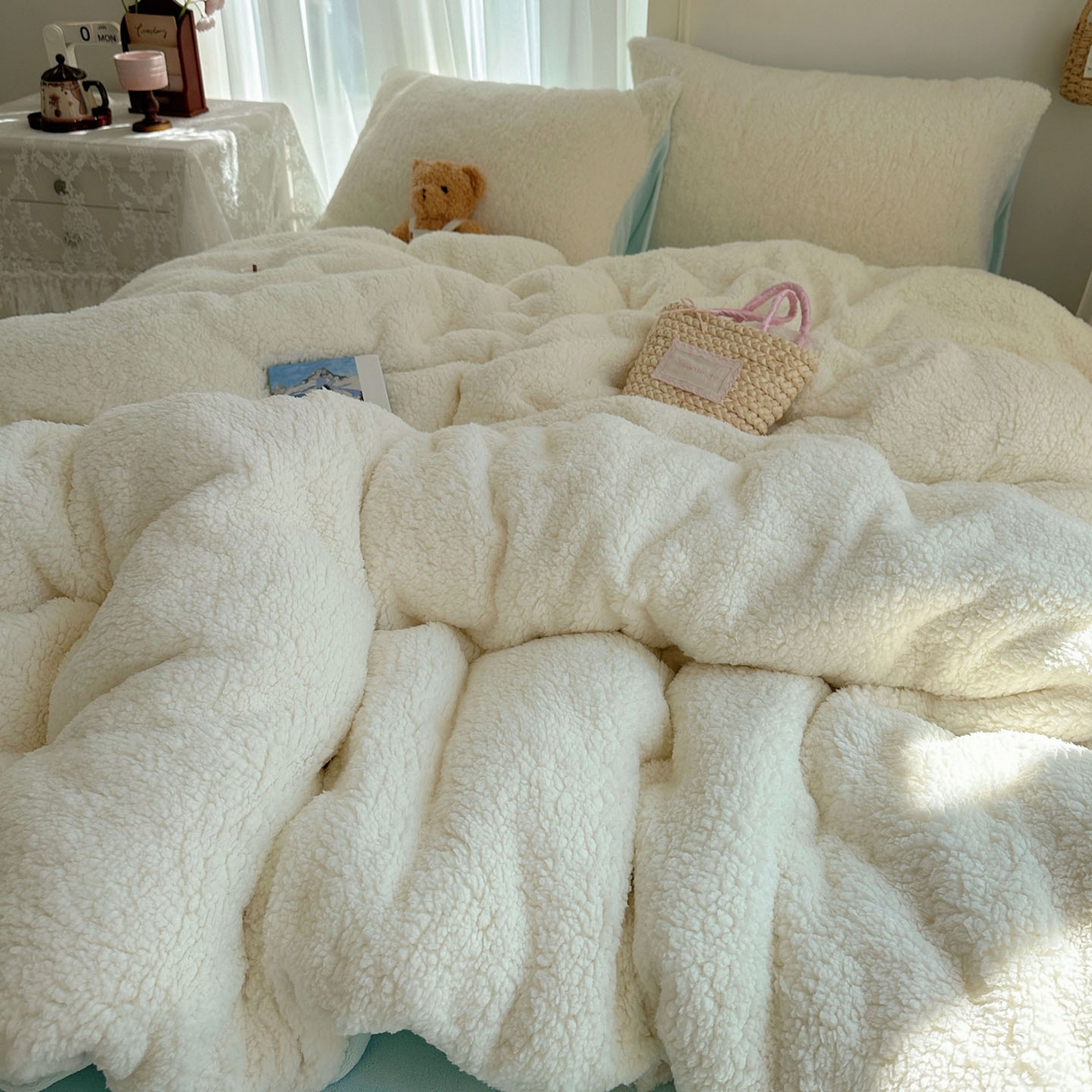 91家纺网 家纺一手货源 找家纺 顾里家纺 2025新款ins韩系糯糯羊羔绒四套件 羊羔白蓝