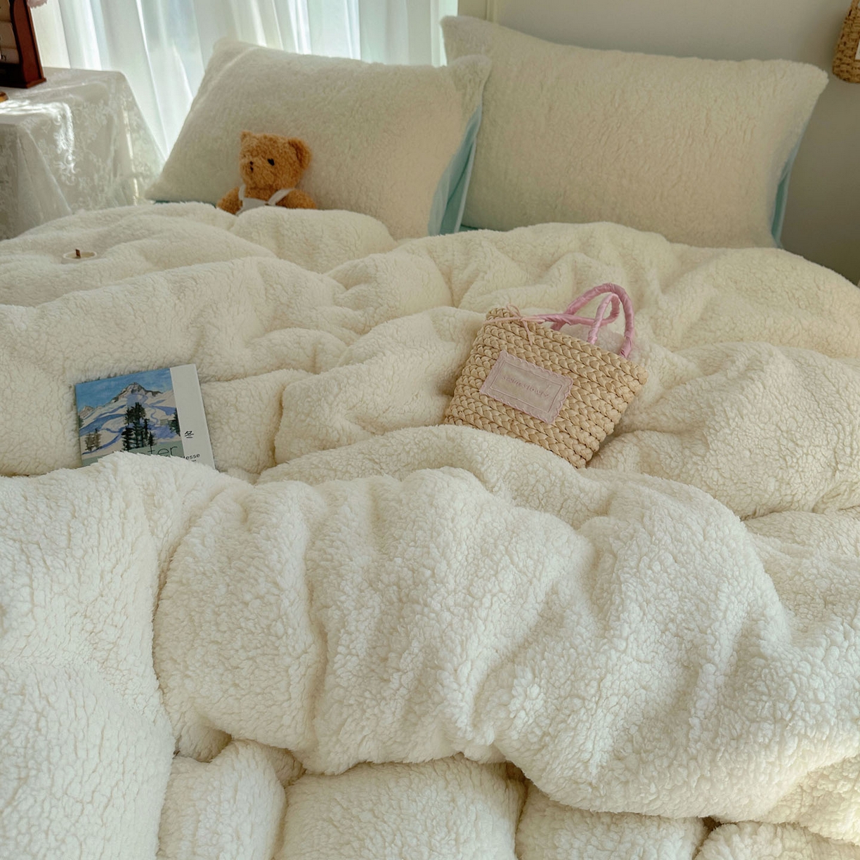 91家纺网 家纺一手货源 找家纺 顾里家纺 2025新款ins韩系糯糯羊羔绒四套件 羊羔白蓝