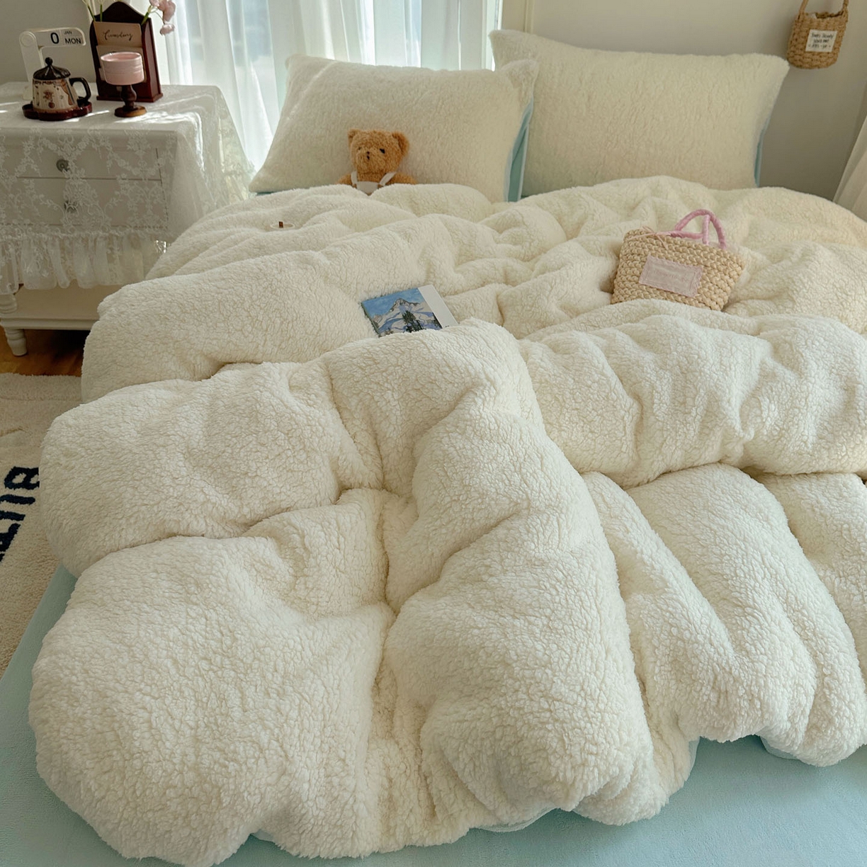 91家纺网 家纺一手货源 找家纺 顾里家纺 2025新款ins韩系糯糯羊羔绒四套件 羊羔白蓝