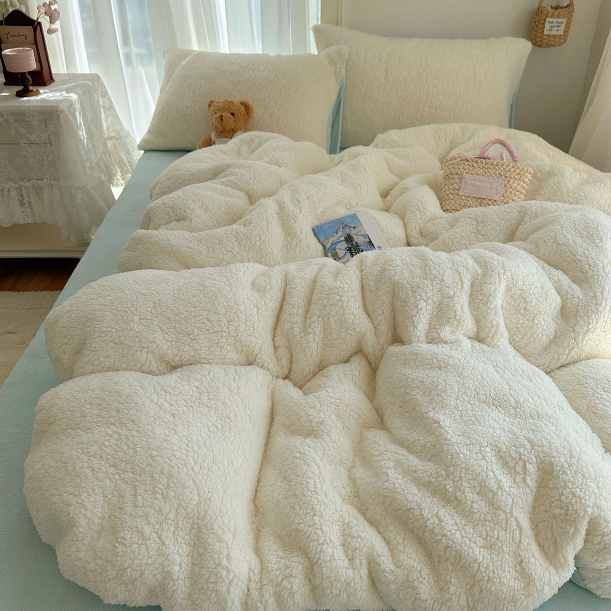 91家纺网 家纺一手货源 找家纺 顾里家纺 2025新款ins韩系糯糯羊羔绒四套件 羊羔白蓝