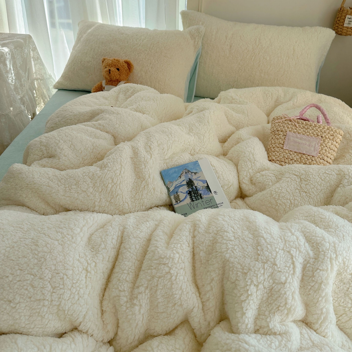 91家纺网 家纺一手货源 找家纺 顾里家纺 2025新款ins韩系糯糯羊羔绒四套件 羊羔白蓝