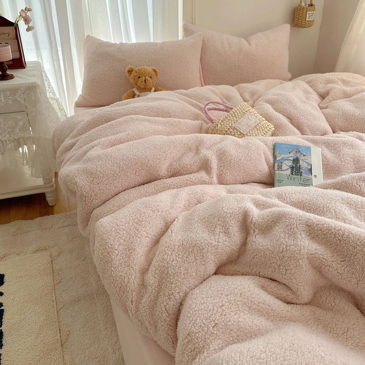 91家纺网 家纺一手货源 找家纺 顾里家纺 2025新款ins韩系糯糯羊羔绒四套件 羊羔粉