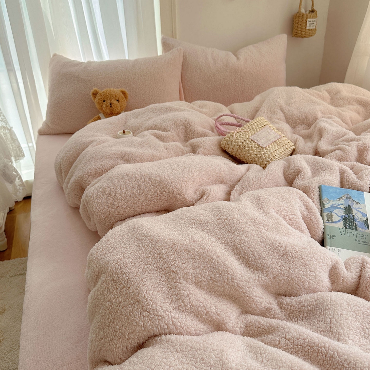 91家纺网 家纺一手货源 找家纺 顾里家纺 2025新款ins韩系糯糯羊羔绒四套件 羊羔粉