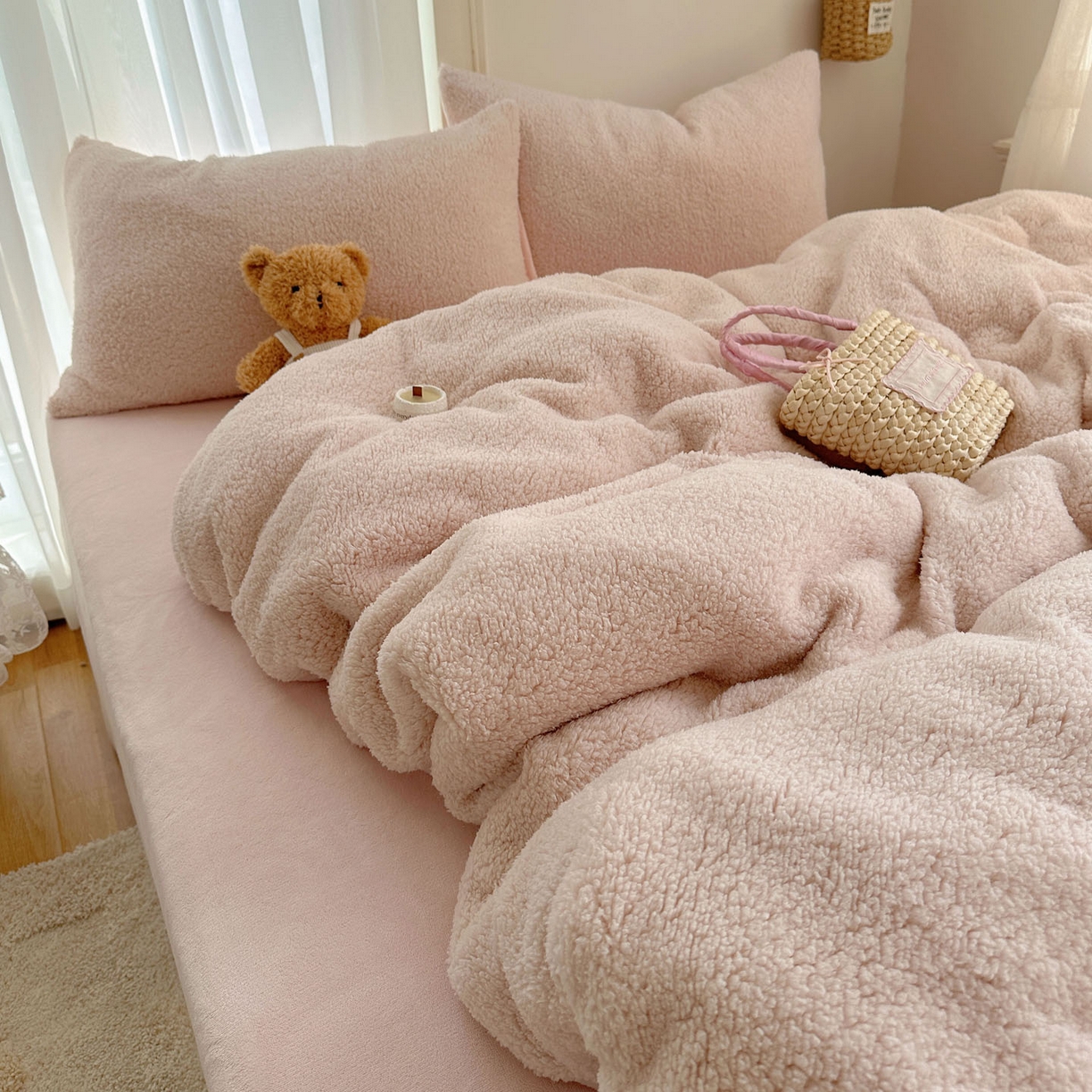 91家纺网 家纺一手货源 找家纺 顾里家纺 2025新款ins韩系糯糯羊羔绒四套件 羊羔粉