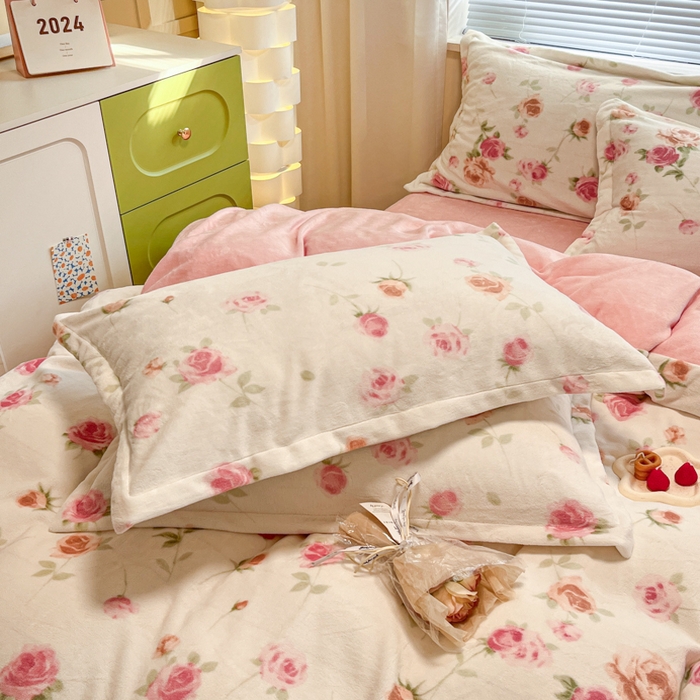 91家纺网 家纺一手货源 找家纺 慕尚家纺 2025新款高克重田园花卉类加厚牛奶绒3.5kg四件套 甜美冬日