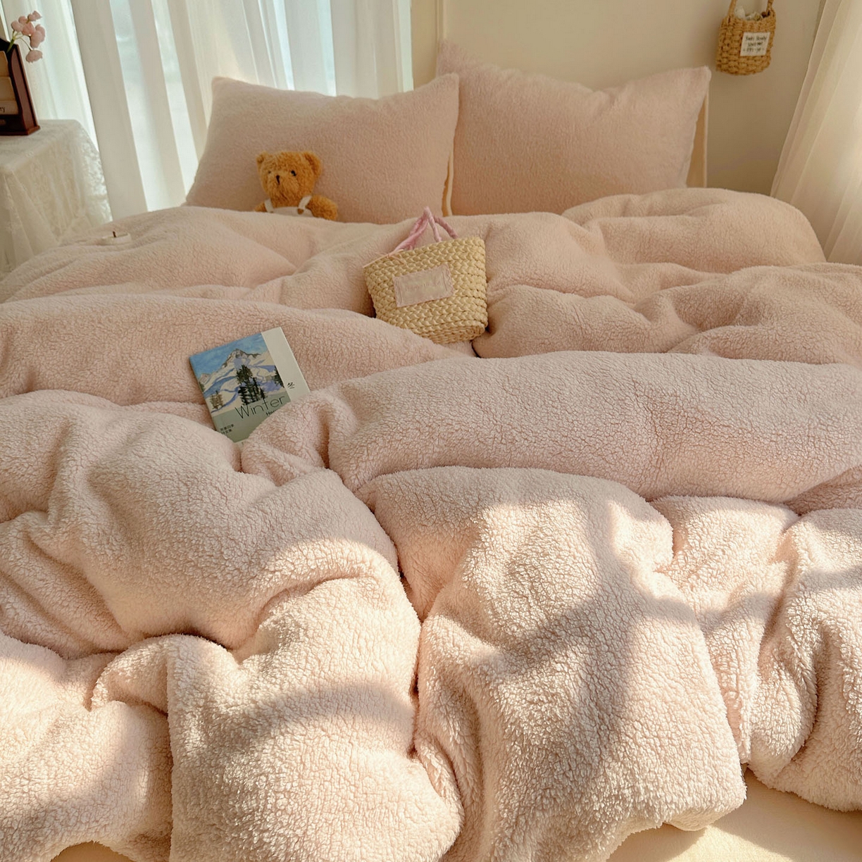 91家纺网 家纺一手货源 找家纺 顾里家纺 2025新款ins韩系糯糯羊羔绒四套件 羊羔粉黄