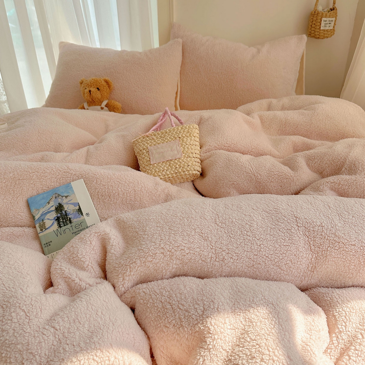 91家纺网 家纺一手货源 找家纺 顾里家纺 2025新款ins韩系糯糯羊羔绒四套件 羊羔粉黄