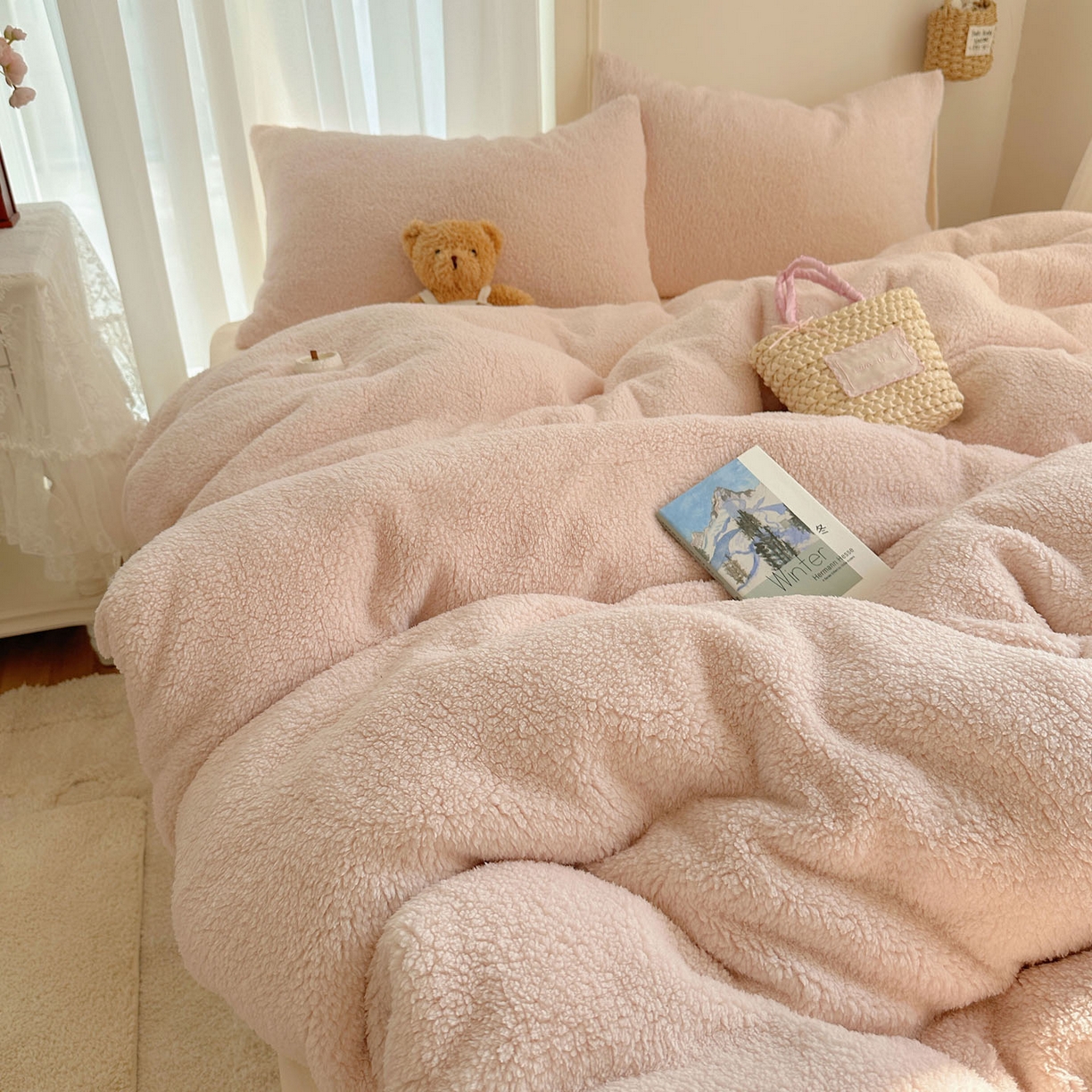 91家纺网 家纺一手货源 找家纺 顾里家纺 2025新款ins韩系糯糯羊羔绒四套件 羊羔粉黄