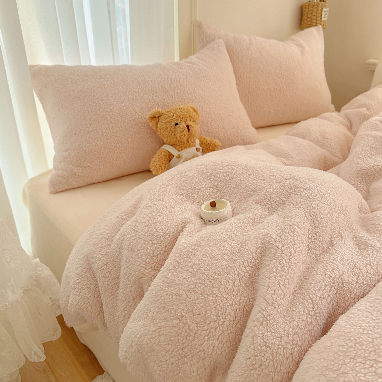 91家纺网 家纺一手货源 找家纺 顾里家纺 2025新款ins韩系糯糯羊羔绒四套件 羊羔粉黄