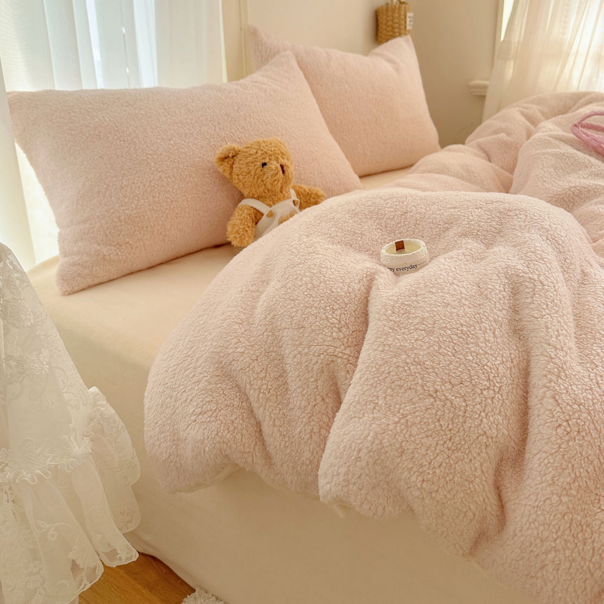 91家纺网 家纺一手货源 找家纺 顾里家纺 2025新款ins韩系糯糯羊羔绒四套件 羊羔粉黄