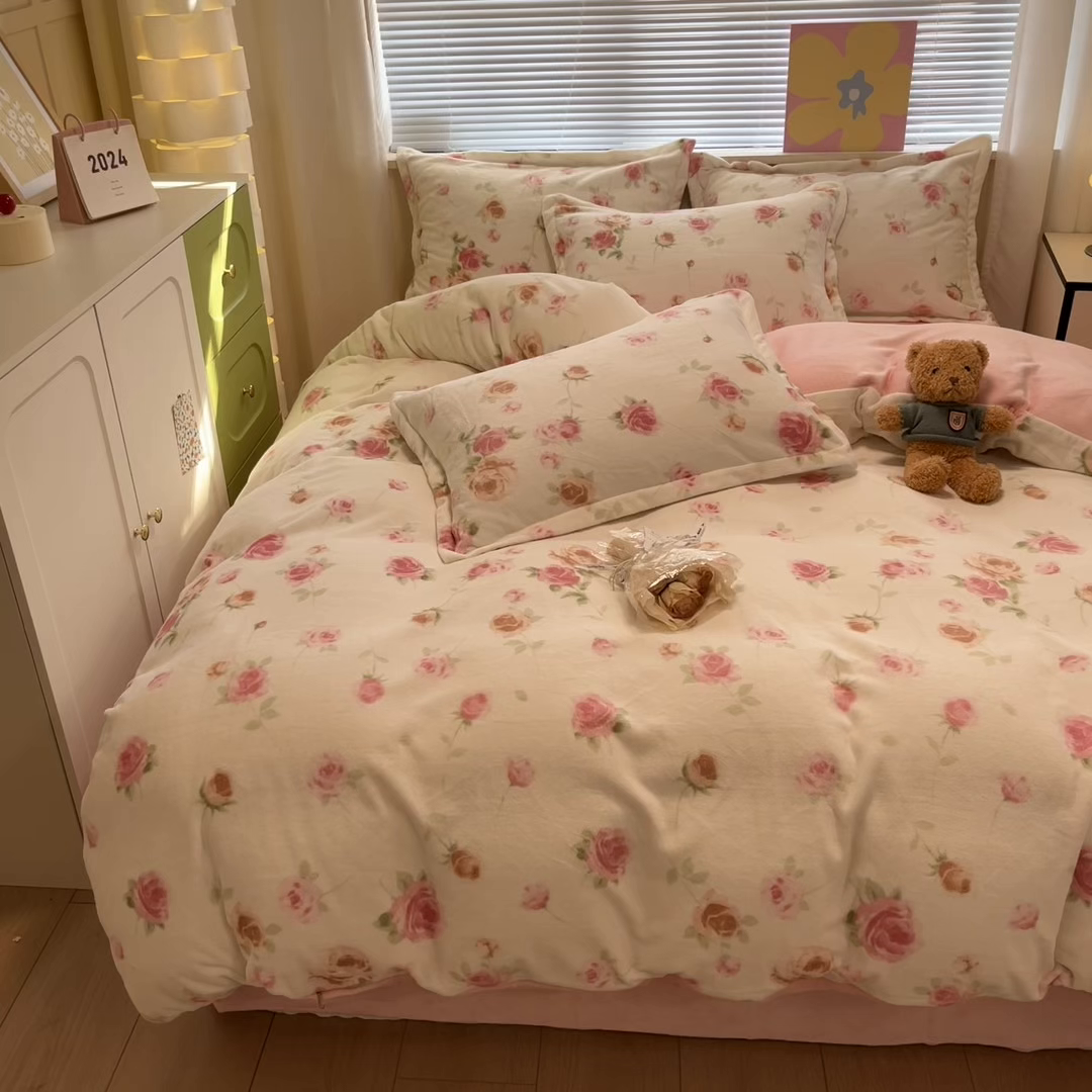 91家纺网 家纺一手货源 找家纺 慕尚家纺 2025新款高克重田园花卉类加厚牛奶绒3.5kg四件套 甜美冬日