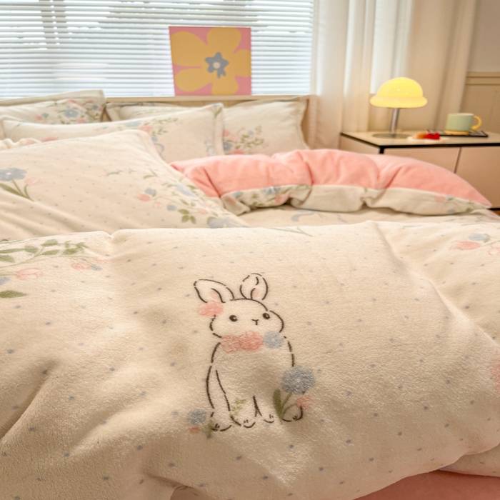 91家纺网 家纺一手货源 找家纺 慕尚家纺 2025新款高克重田园花卉类加厚牛奶绒3.5kg四件套 鲜花小兔