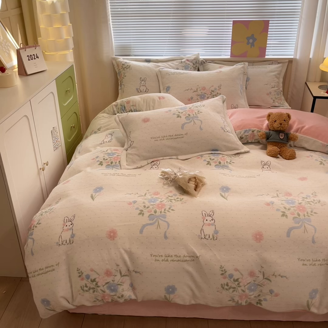91家纺网 家纺一手货源 找家纺 慕尚家纺 2025新款高克重田园花卉类加厚牛奶绒3.5kg四件套 鲜花小兔