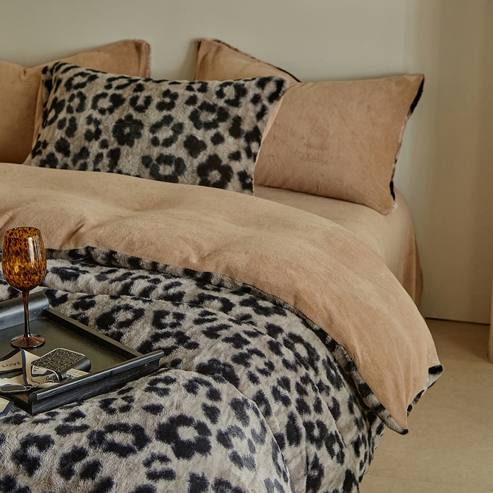 91家纺网 家纺一手货源 找家纺 缘生活 2025新款仿兔毛绒印花四件套 仿兔毛绒 豹纹-灰色