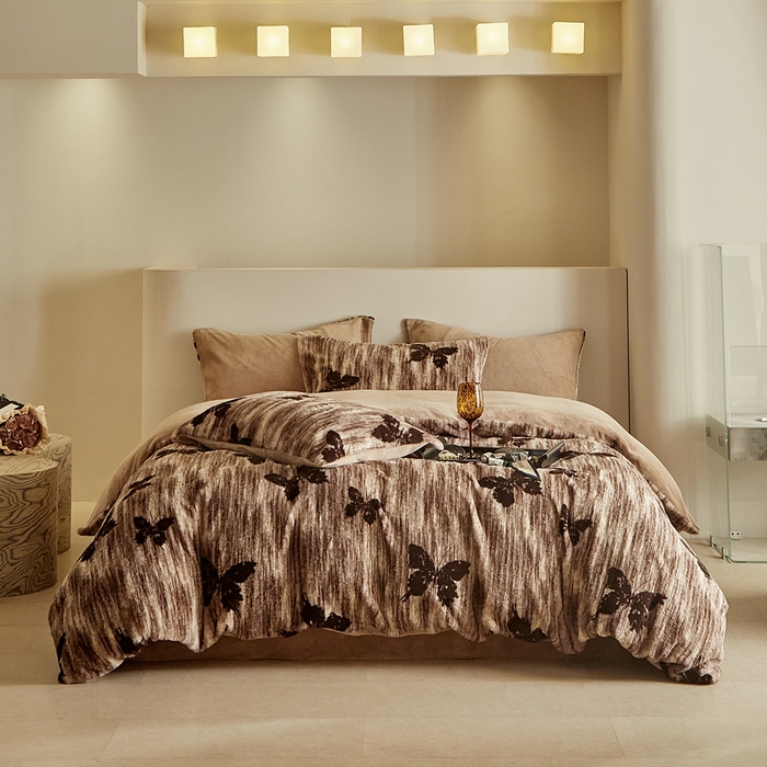 91家纺网 家纺一手货源 找家纺 缘生活 2025新款仿兔毛绒印花四件套 仿兔毛绒 蝴蝶-卡其