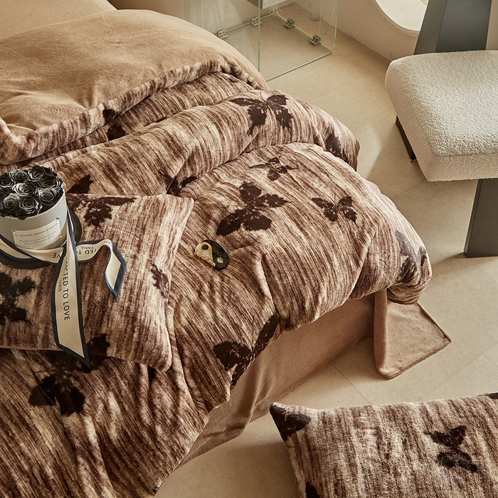 91家纺网 家纺一手货源 找家纺 缘生活 2025新款仿兔毛绒印花四件套 仿兔毛绒 蝴蝶-卡其