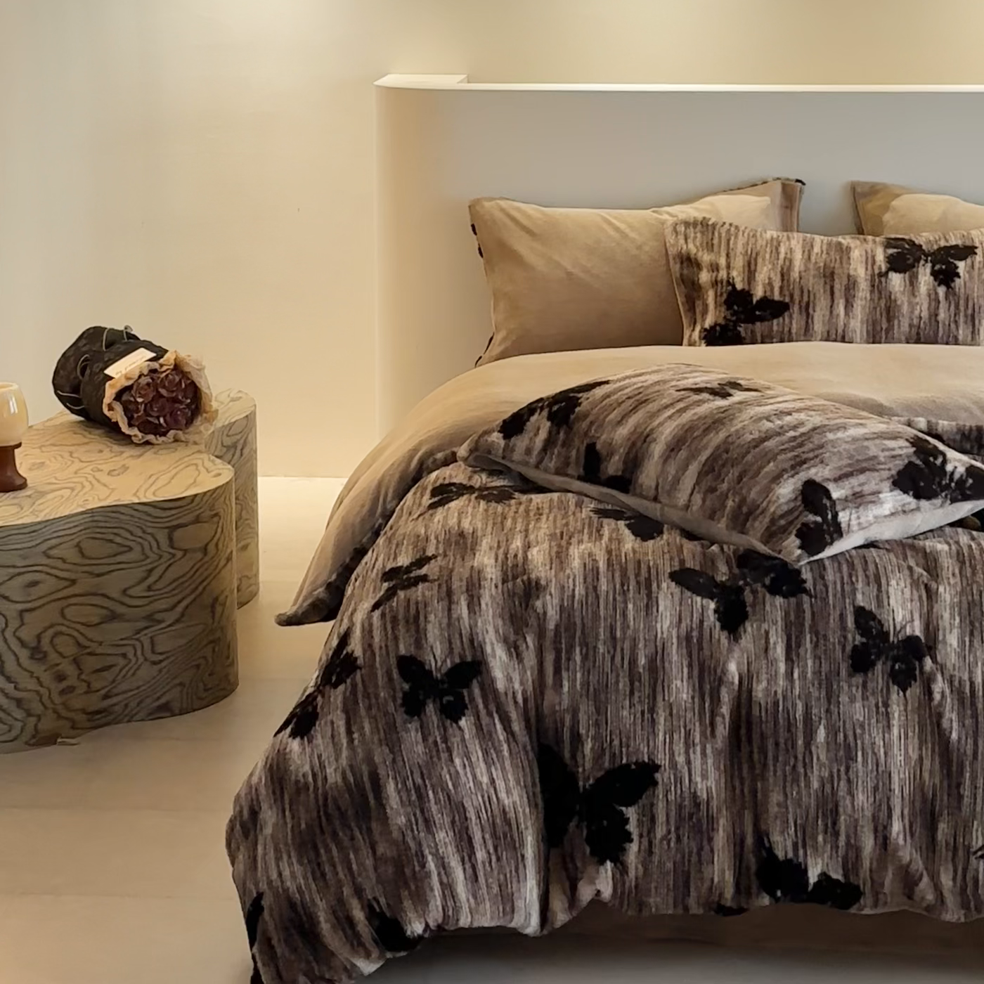 91家纺网 家纺一手货源 找家纺 缘生活 2025新款仿兔毛绒印花四件套 仿兔毛绒 蝴蝶-卡其