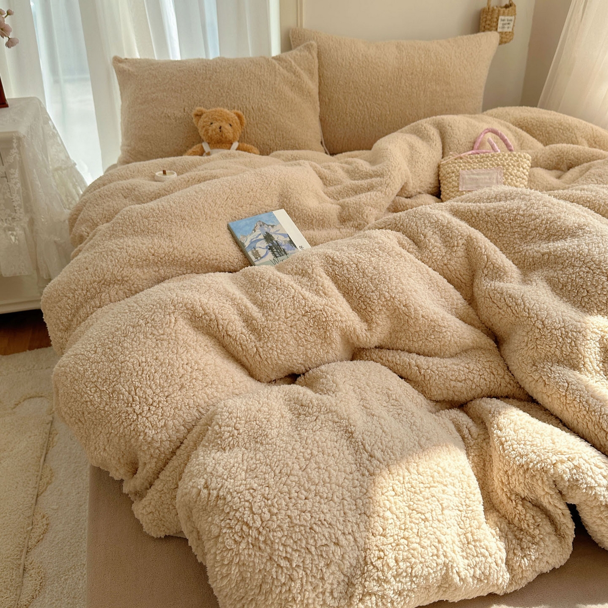 91家纺网 家纺一手货源 找家纺 顾里家纺 2025新款ins韩系糯糯羊羔绒四套件 羊羔暖咖