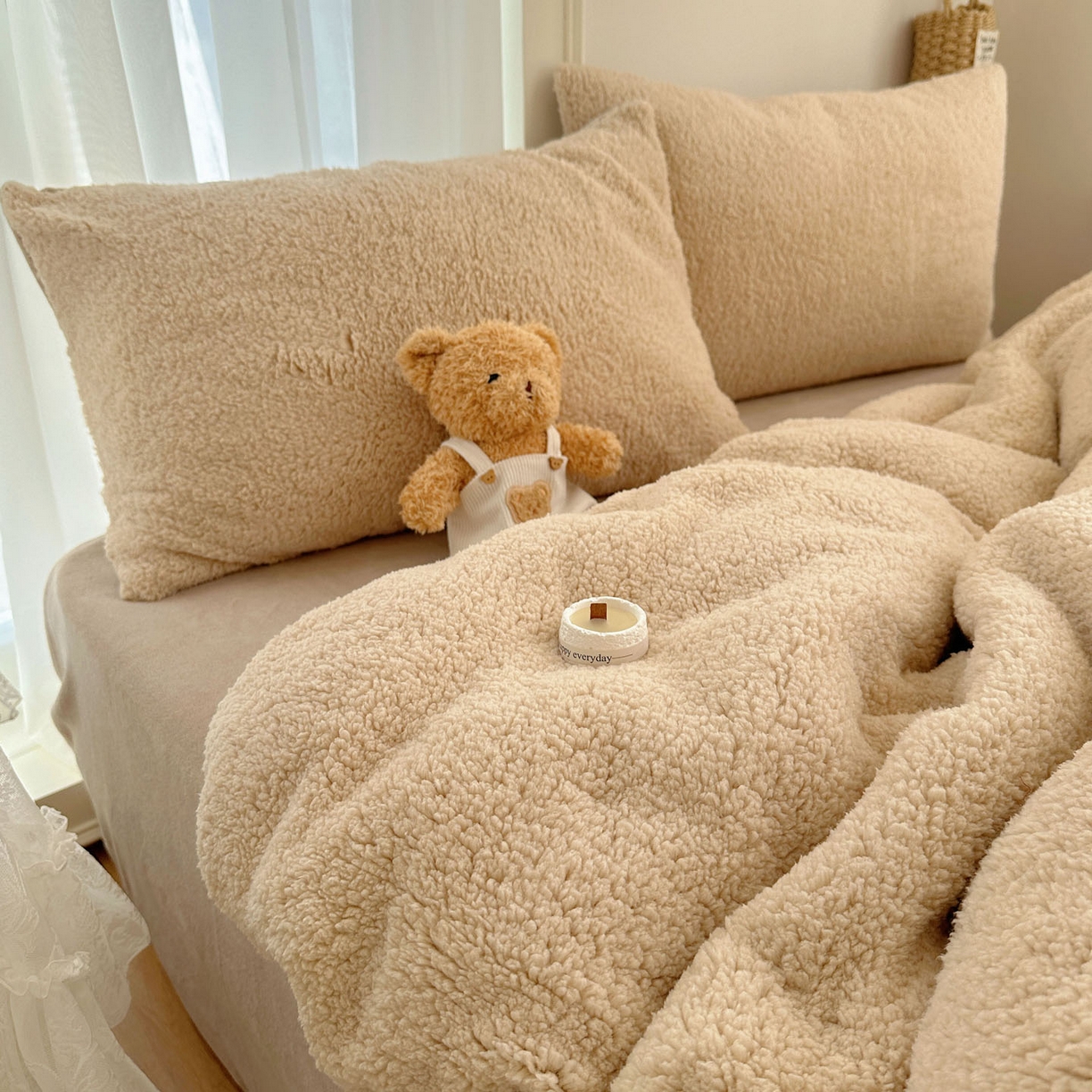 91家纺网 家纺一手货源 找家纺 顾里家纺 2025新款ins韩系糯糯羊羔绒四套件 羊羔暖咖