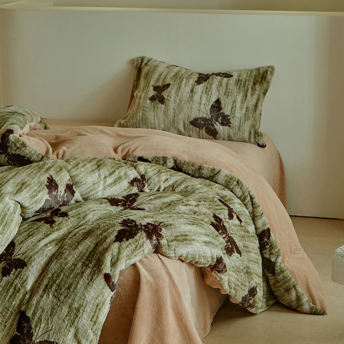 91家纺网 家纺一手货源 找家纺 缘生活 2025新款仿兔毛绒印花四件套 仿兔毛绒 蝴蝶-抹茶绿