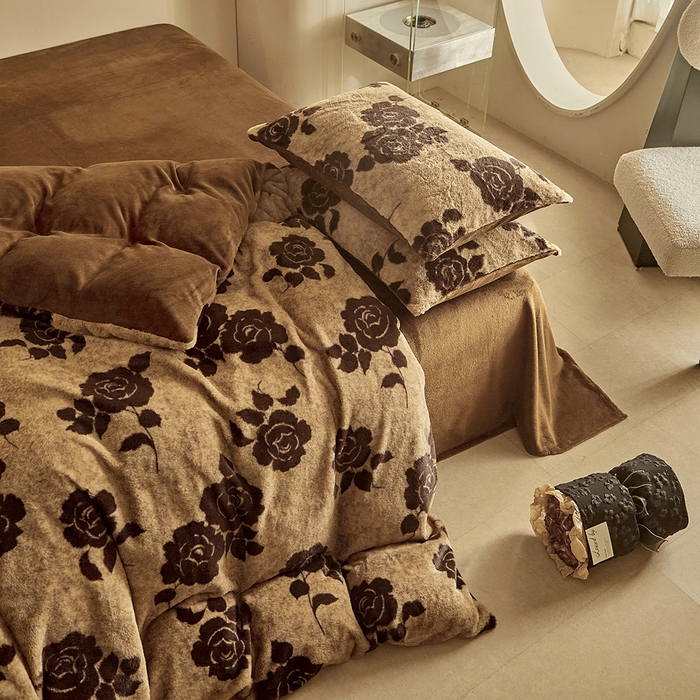 91家纺网 家纺一手货源 找家纺 缘生活 2025新款仿兔毛绒印花四件套 仿兔毛绒 玫瑰-卡其