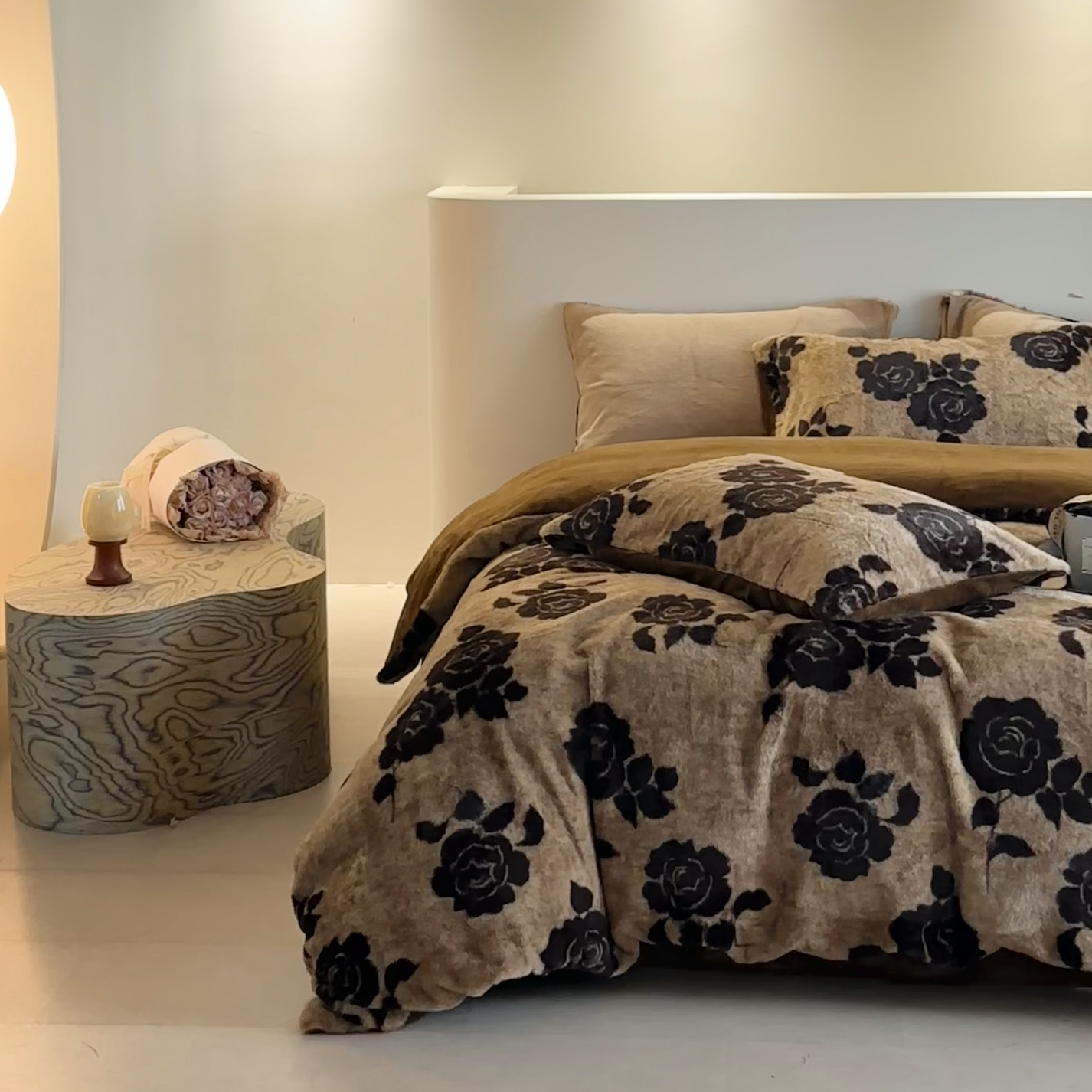 91家纺网 家纺一手货源 找家纺 缘生活 2025新款仿兔毛绒印花四件套 仿兔毛绒 玫瑰-卡其