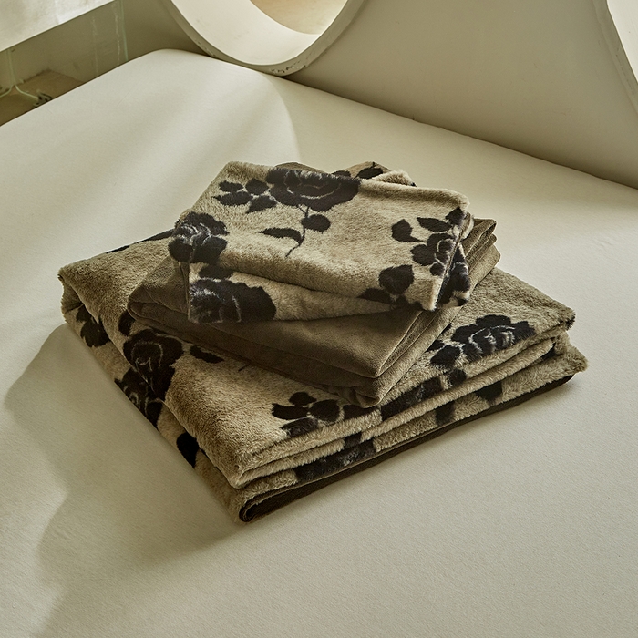 91家纺网 家纺一手货源 找家纺 缘生活 2025新款仿兔毛绒印花四件套 仿兔毛绒 玫瑰-墨绿