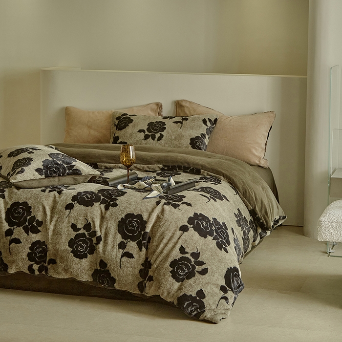 91家纺网 家纺一手货源 找家纺 缘生活 2025新款仿兔毛绒印花四件套 仿兔毛绒 玫瑰-墨绿