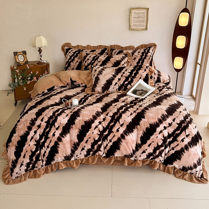 91家纺网 家纺一手货源 找家纺 （总）佳一 2025新款赫本风牛奶绒床裙款花边四件套