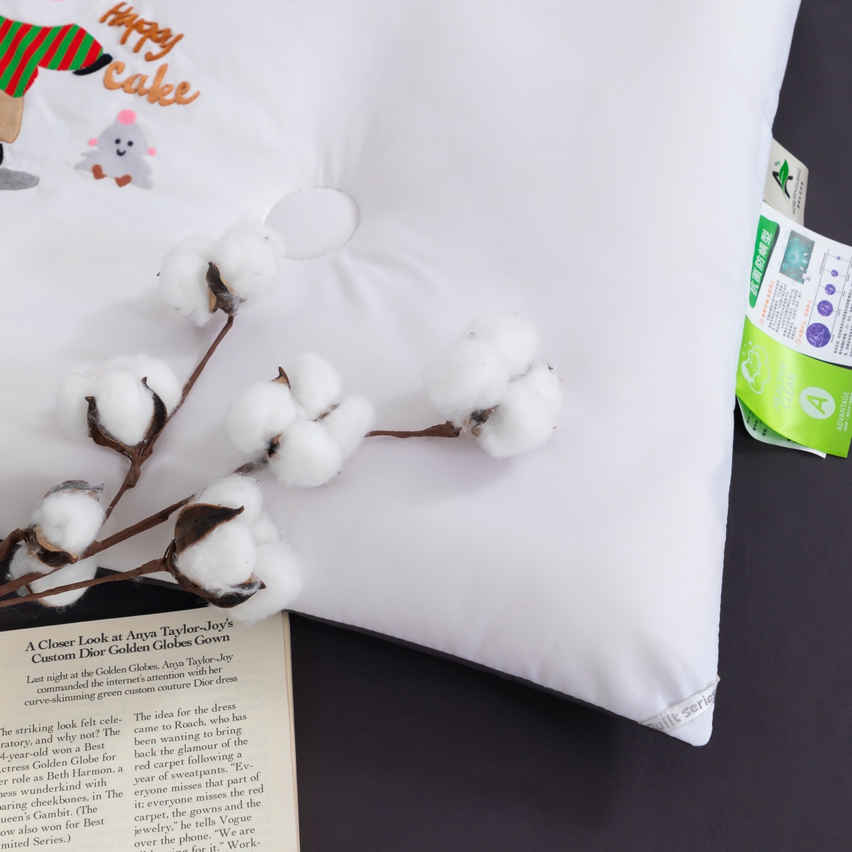 91家纺网 家纺一手货源 找家纺 瑶瑶家居 2025新款毛巾绣双拼抗菌大豆被被子被芯 可爱熊白色+深灰