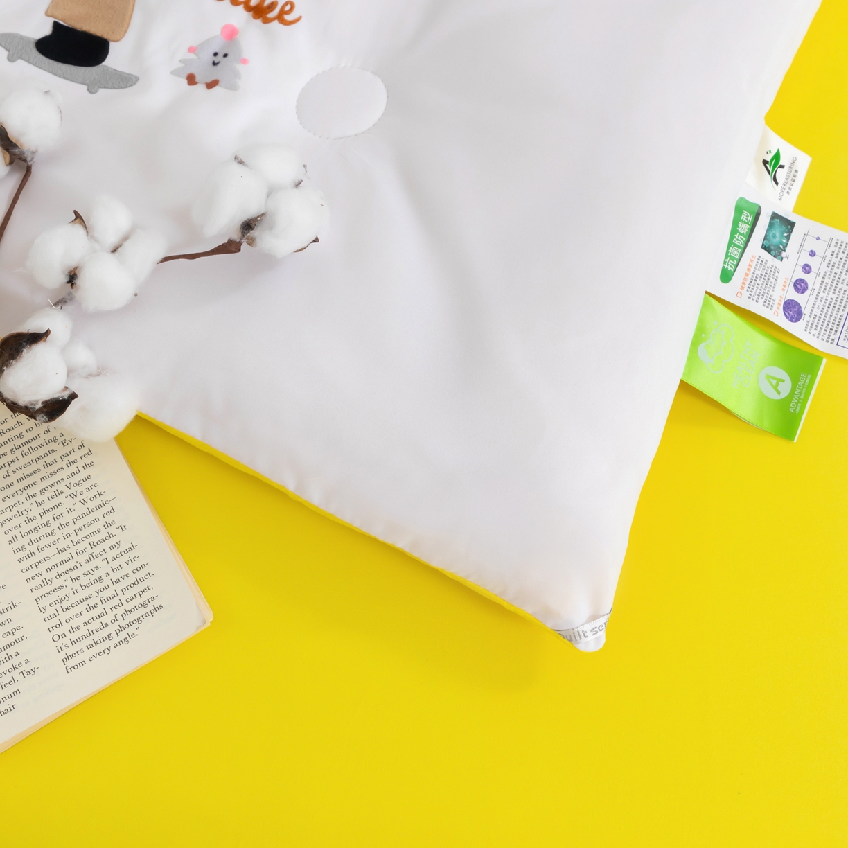 91家纺网 家纺一手货源 找家纺 瑶瑶家居 2025新款毛巾绣双拼抗菌大豆被被子被芯 可爱熊白色+黄色