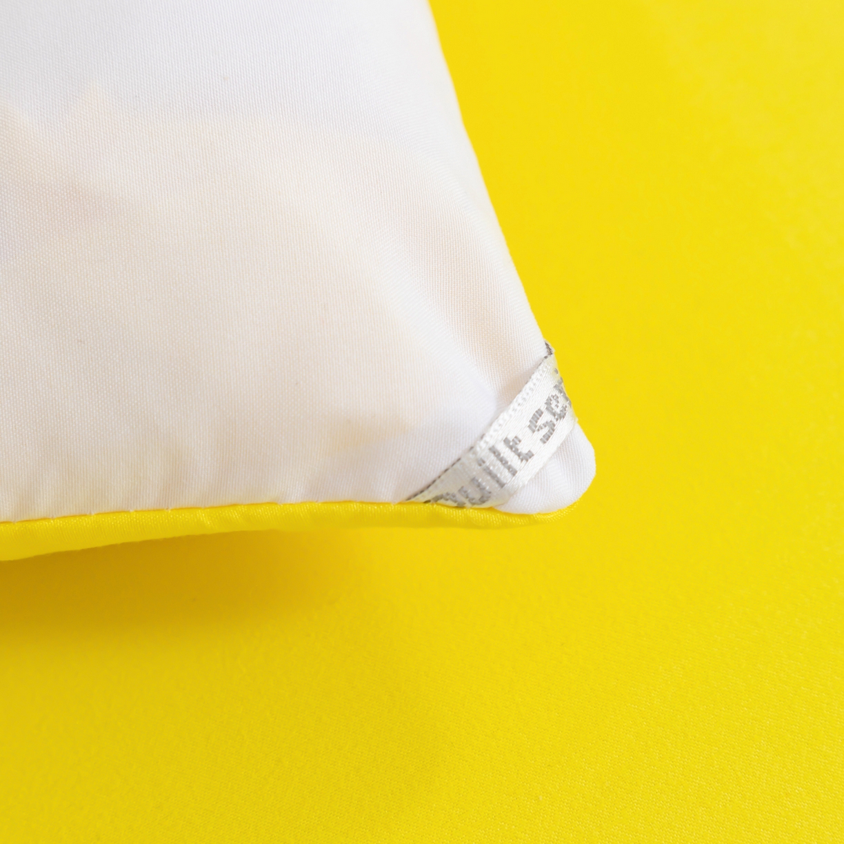 91家纺网 家纺一手货源 找家纺 瑶瑶家居 2025新款毛巾绣双拼抗菌大豆被被子被芯 可爱熊白色+黄色