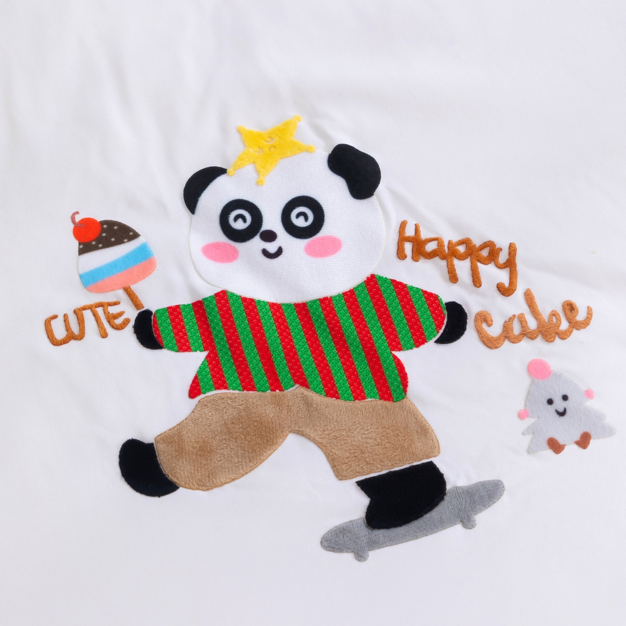 91家纺网 家纺一手货源 找家纺 瑶瑶家居 2025新款毛巾绣双拼抗菌大豆被被子被芯 可爱熊白色+深灰