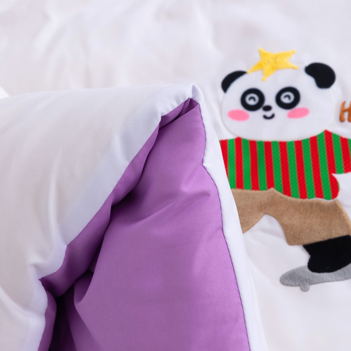 91家纺网 家纺一手货源 找家纺 瑶瑶家居 2025新款毛巾绣双拼抗菌大豆被被子被芯 可爱熊白色+紫色