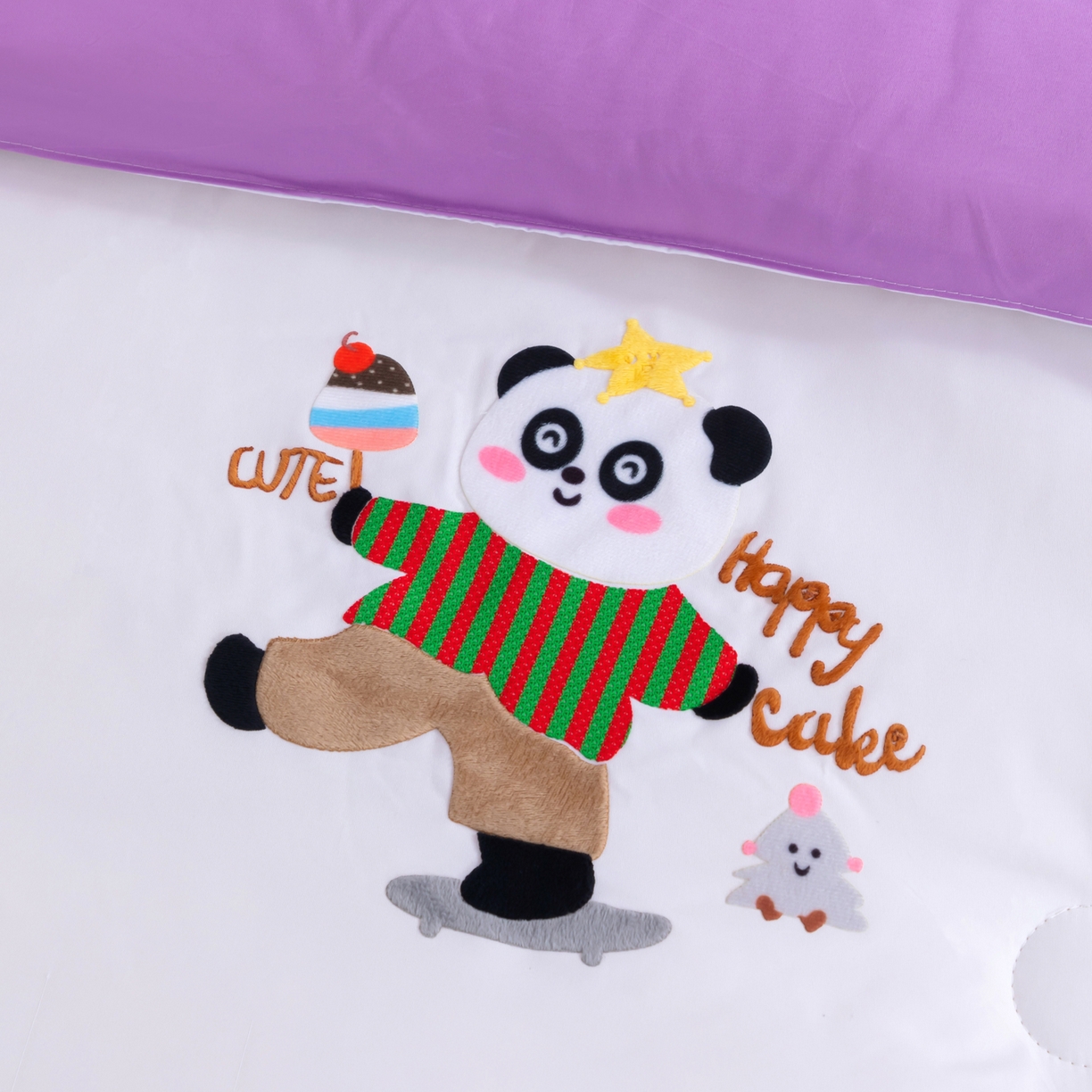 91家纺网 家纺一手货源 找家纺 瑶瑶家居 2025新款毛巾绣双拼抗菌大豆被被子被芯 可爱熊白色+紫色