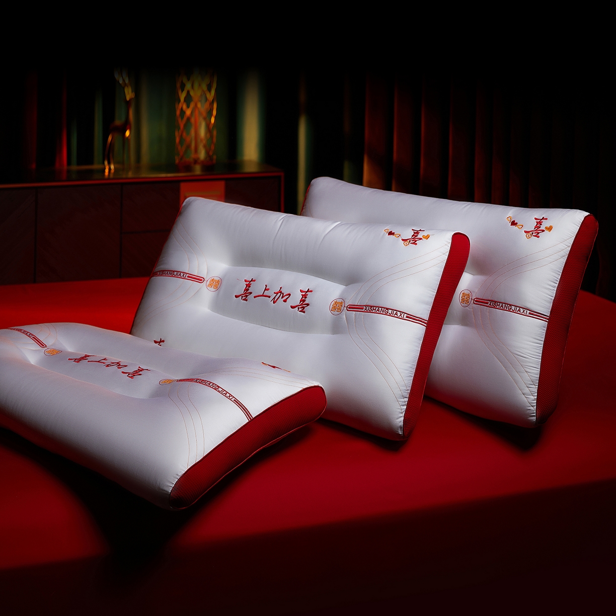 91家纺网 家纺一手货源 找家纺 （总）鼎晟纺 2025新款亲肤柔软婚庆枕头喜上加囍护颈枕成人枕芯