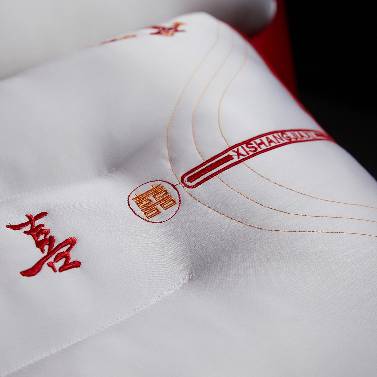 91家纺网 家纺一手货源 找家纺 （总）鼎晟纺 2025新款亲肤柔软婚庆枕头喜上加囍护颈枕成人枕芯