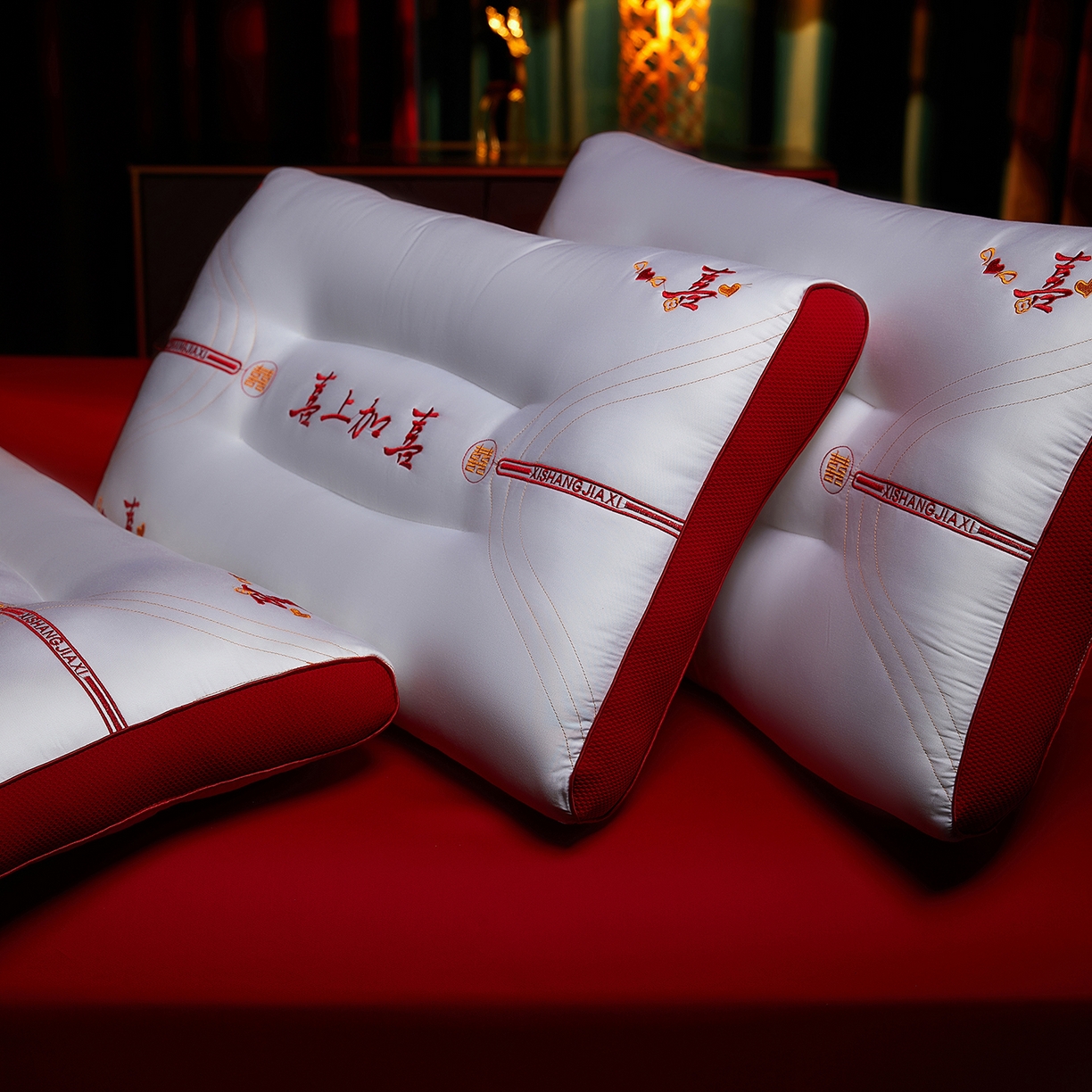 91家纺网 家纺一手货源 找家纺 （总）鼎晟纺 2025新款亲肤柔软婚庆枕头喜上加囍护颈枕成人枕芯