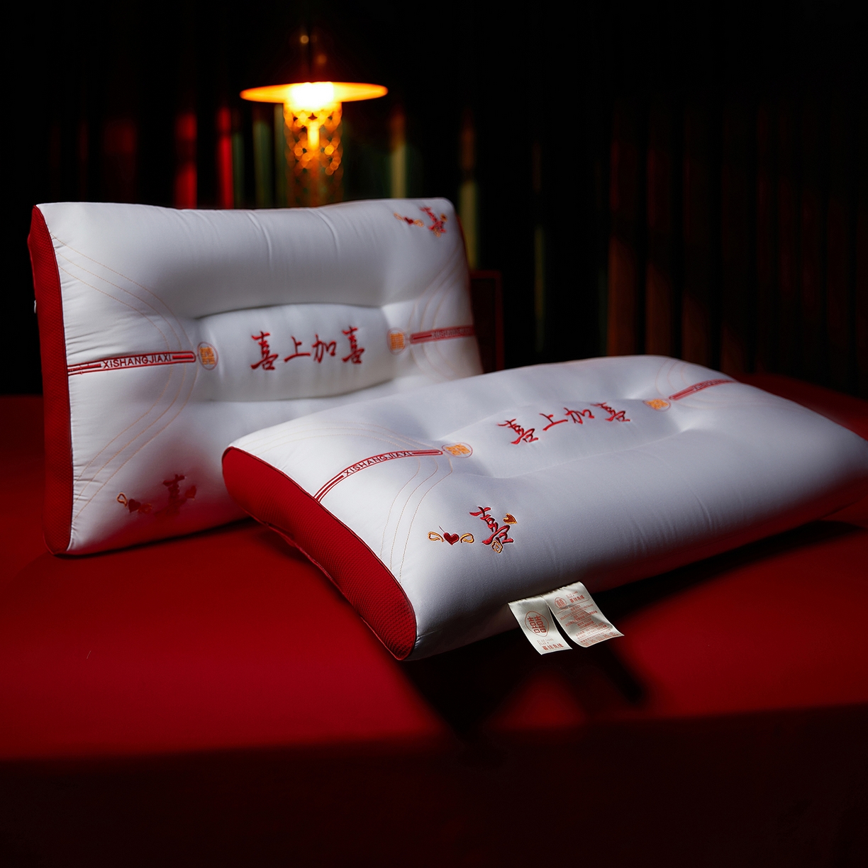 91家纺网 家纺一手货源 找家纺 （总）鼎晟纺 2025新款亲肤柔软婚庆枕头喜上加囍护颈枕成人枕芯