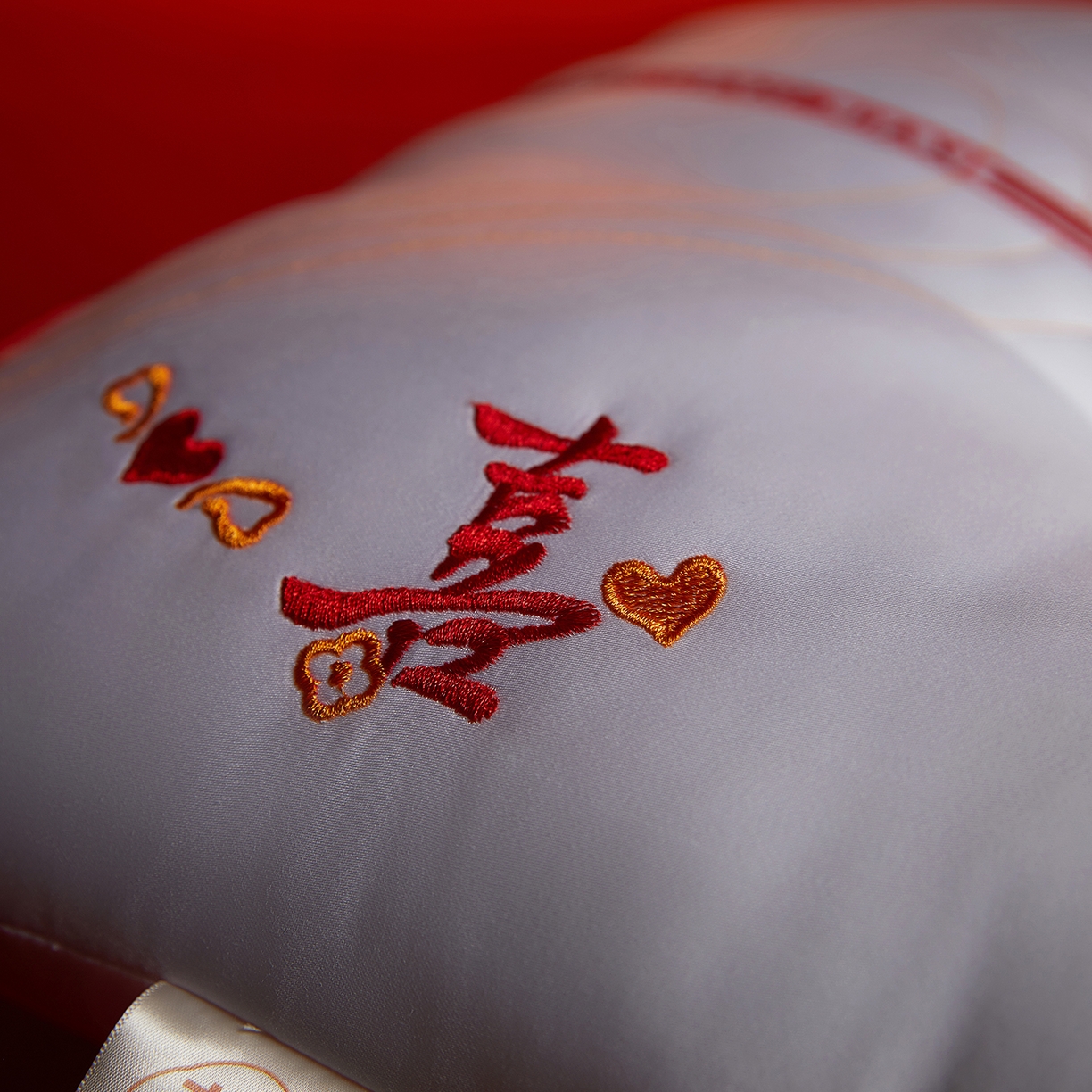 91家纺网 家纺一手货源 找家纺 （总）鼎晟纺 2025新款亲肤柔软婚庆枕头喜上加囍护颈枕成人枕芯