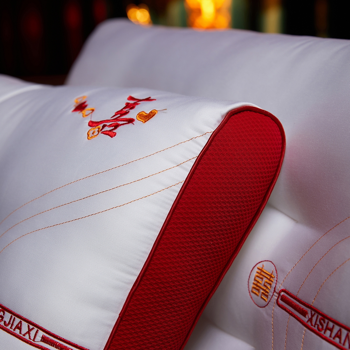 91家纺网 家纺一手货源 找家纺 （总）鼎晟纺 2025新款亲肤柔软婚庆枕头喜上加囍护颈枕成人枕芯