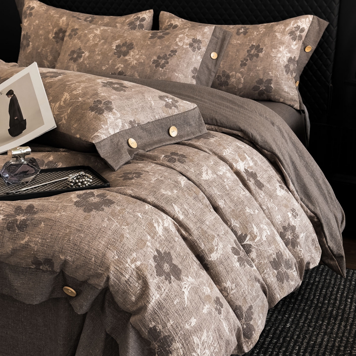 91家纺网 家纺一手货源 找家纺 晚爱家纺（原晚安家居） 2025新款A类原麻四件套纽扣款加厚双层纱仿亚麻套件四件套浮华若梦