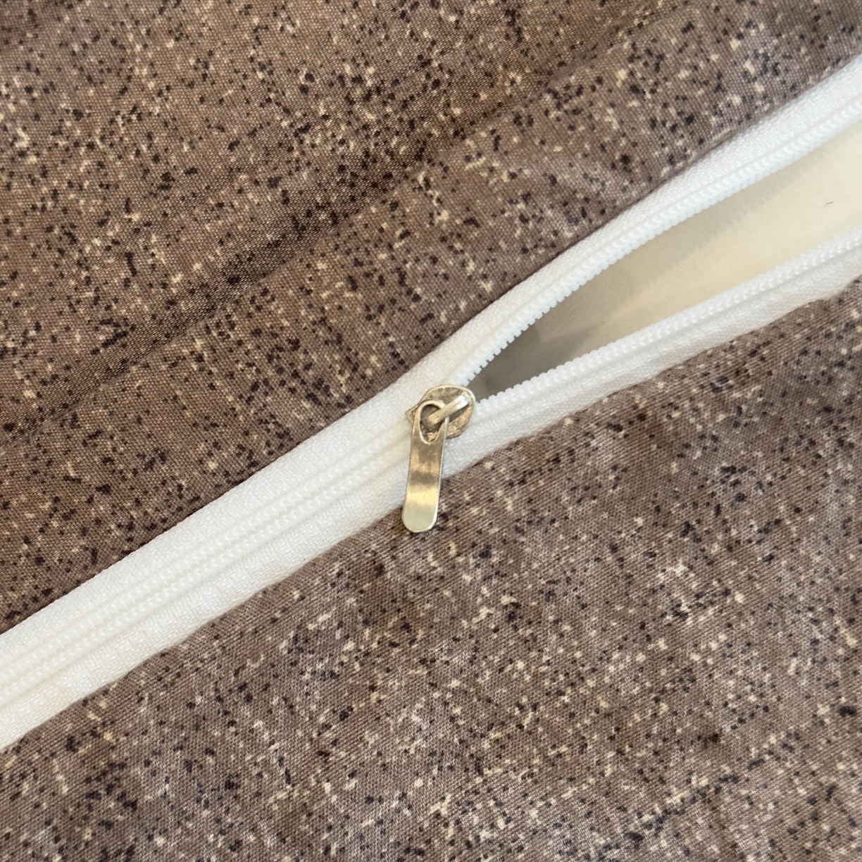 91家纺网 家纺一手货源 找家纺 晚爱家纺（原晚安家居） 2025新款A类原麻四件套纽扣款加厚双层纱仿亚麻套件四件套浮华若梦